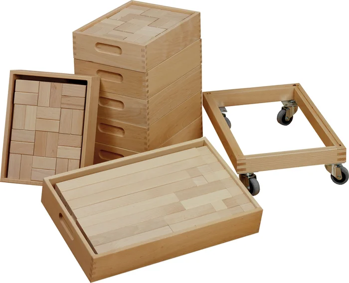 Bausteinwagen mit 7 Baukästen Holzbausteine