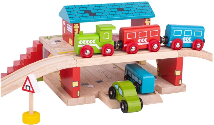 Bigjigs Holzstation Oberirdisch – Eisenbahnschienen & Straße