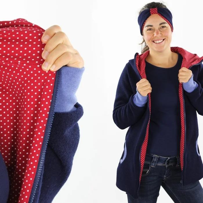 Damen-Wollwalkjacke marineblau mit Punkten auf rot