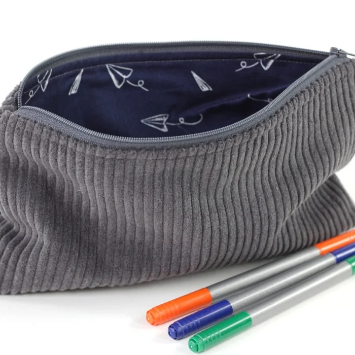 Federtasche „Flugplaner“ – außen schlicht, innen verspielt