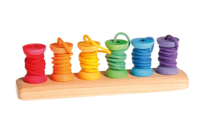 Grimm's Fädelspiel kleine Holzspulen