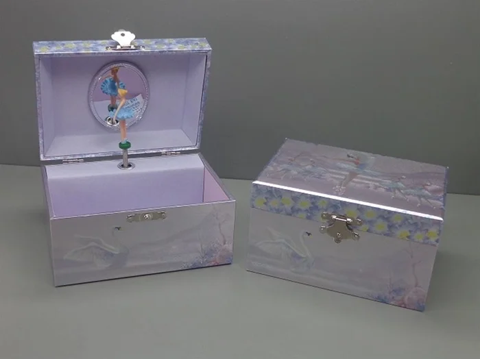 Harlekijn Glitzer-Schmuckkästchen mit Musik. Schwäne