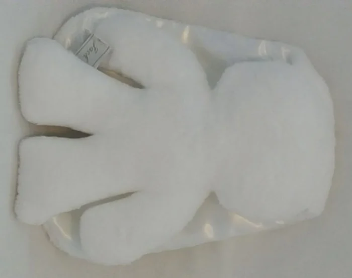 Harlekijn Snuggle Bunny wit met witte oren. 26 cm