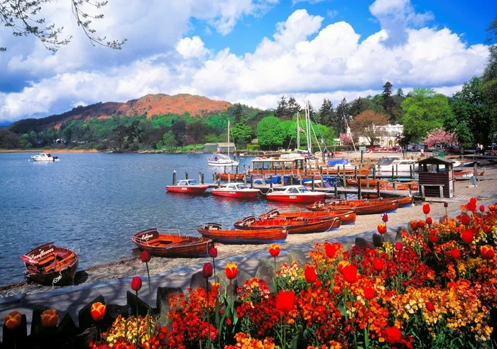 House of Puzzles – OG >Lovely Lakeland 1000 PC – Original Packaging