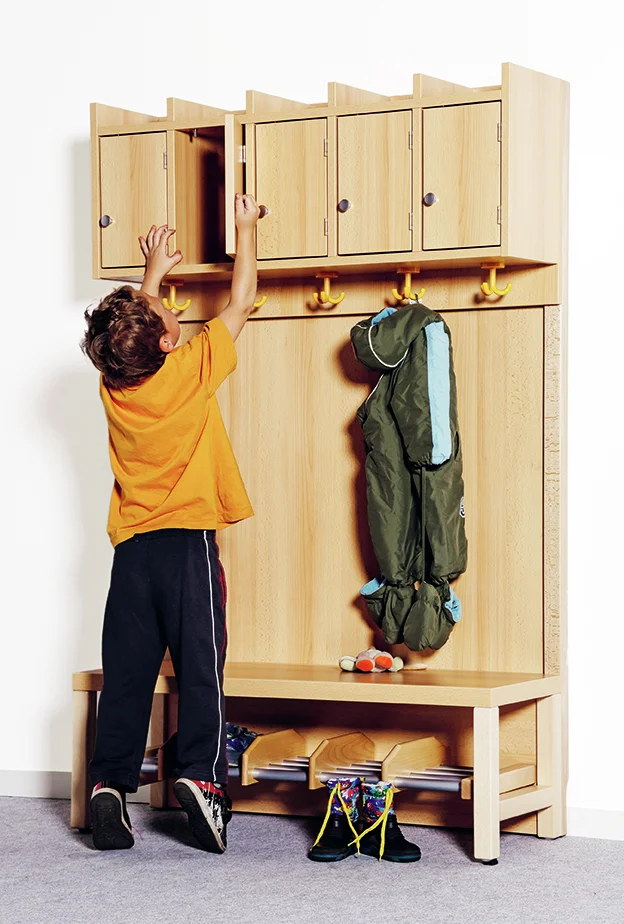 Komplettgarderobe mit Ablage und Tür