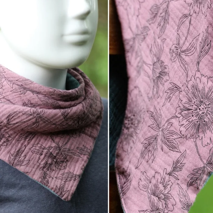 Musselintuch für Kinder und Erwachsene helles Beere mit Blumen, petrolgrüne Rückseite