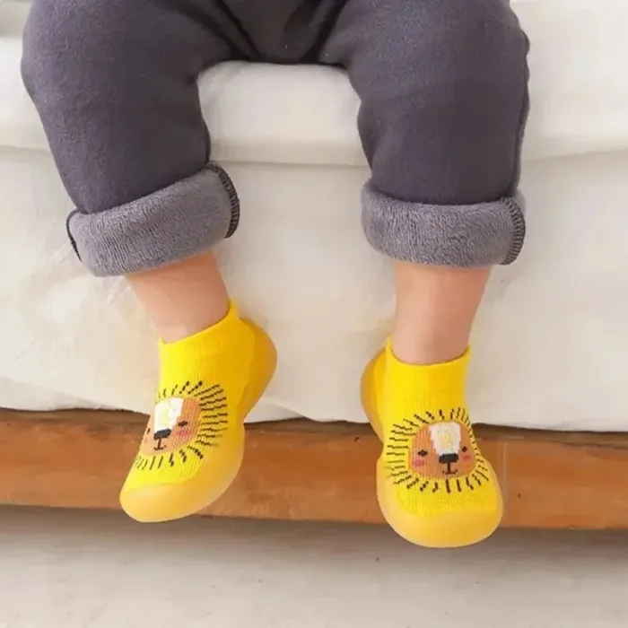 Niedliche Baby Sneaker Socken