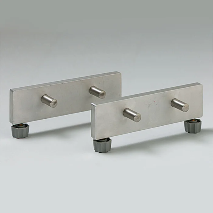 Paar Schienenfüße mit Justierschrauben | W-70857