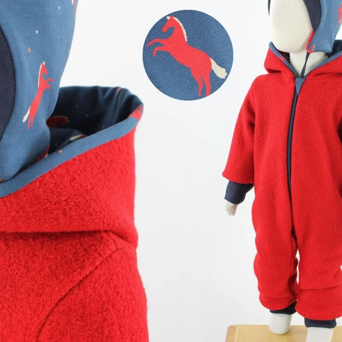 SALE 62/68 Kinder-Wollanzug rot mit Pferden auf blau
