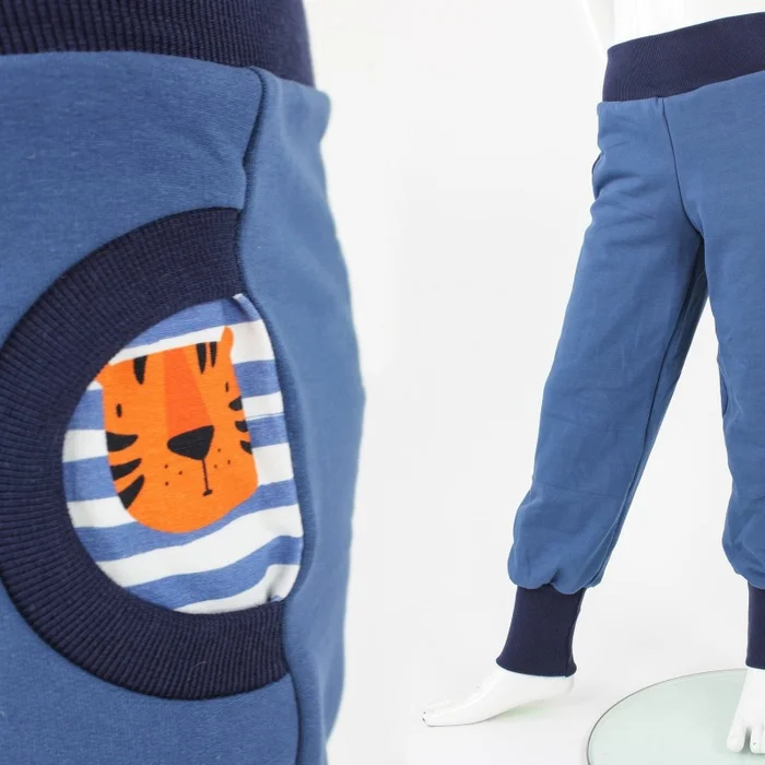 Tobehose für Kinder taubenblau mit Tigern auf Streifen