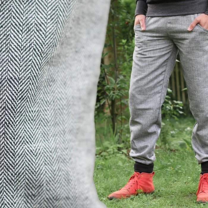 Unisex Sommerhose aus Leinen-Baumwoll-Mix mit grauem Fischgrätmuster