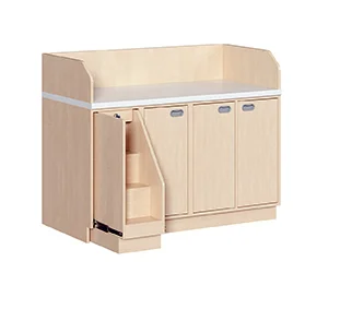 Wickelkommode mit Treppe und 3 Türen, Breite 143 cm