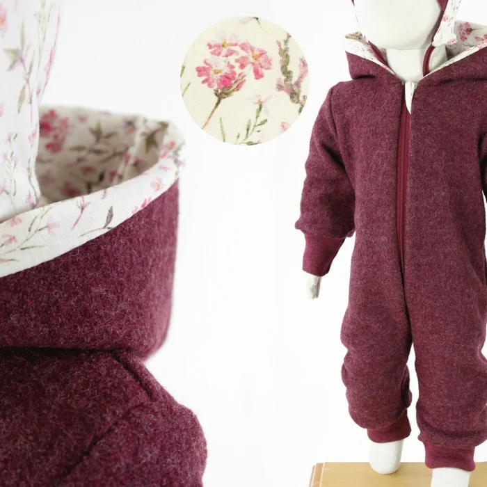 Wollanzug für Kinder beere mit Blumen