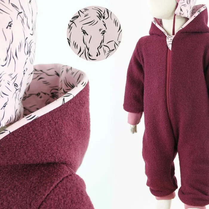 Wollanzug für Kinder beere mit rosa Pferden