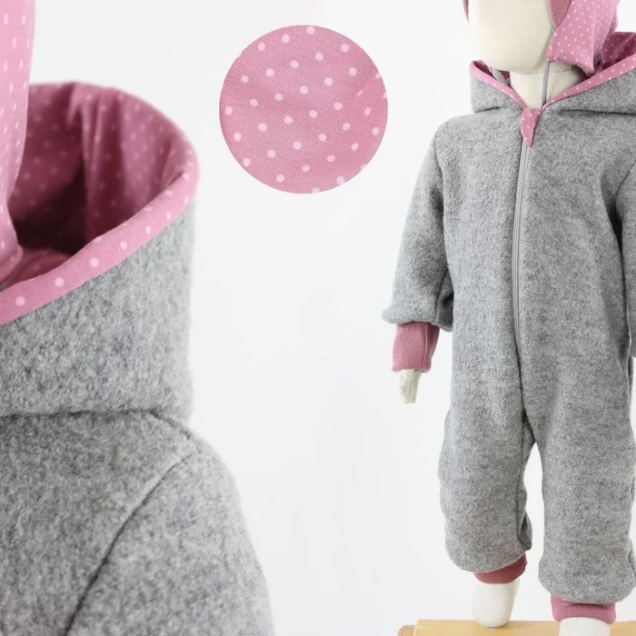 Wollanzug für Kinder grau mit rosa Punkten