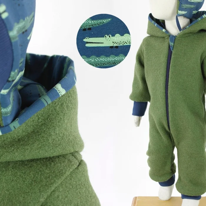 Wollanzug für Kinder grün mit Krokodilen