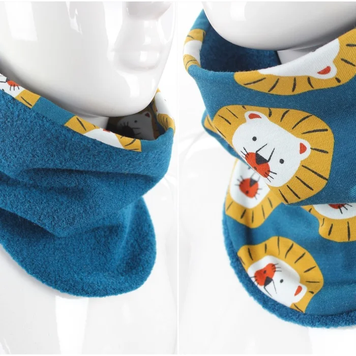 Wollschlupfschal für Kinder zum Wenden petrol mit Löwen