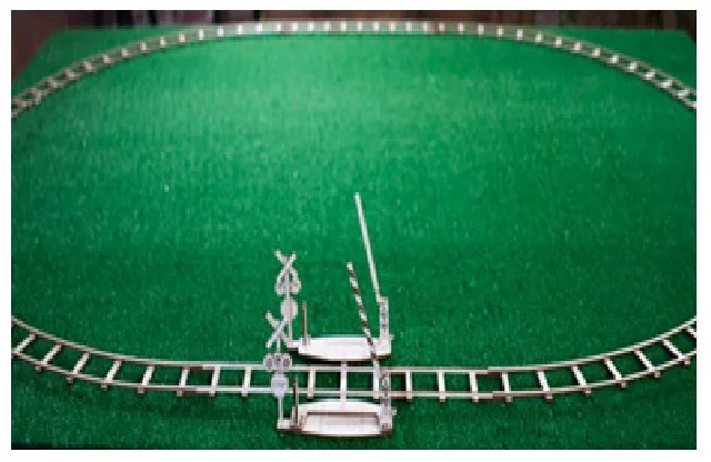 Wooden City Wooden City – Round railway + crossing